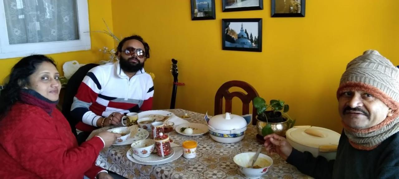 Beverly Hills Home Stay Dardzsiling Kültér fotó