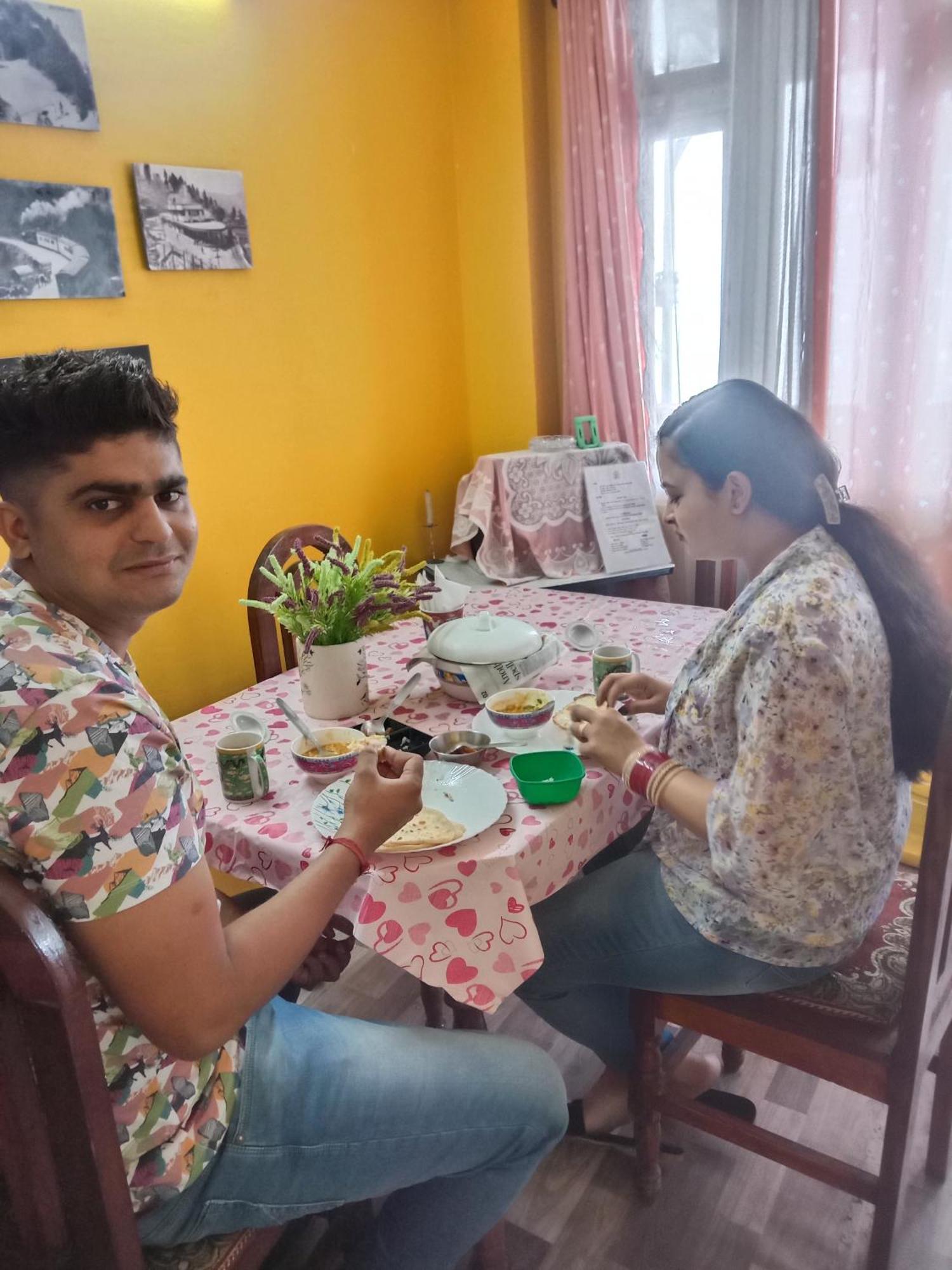 Beverly Hills Home Stay Dardzsiling Kültér fotó
