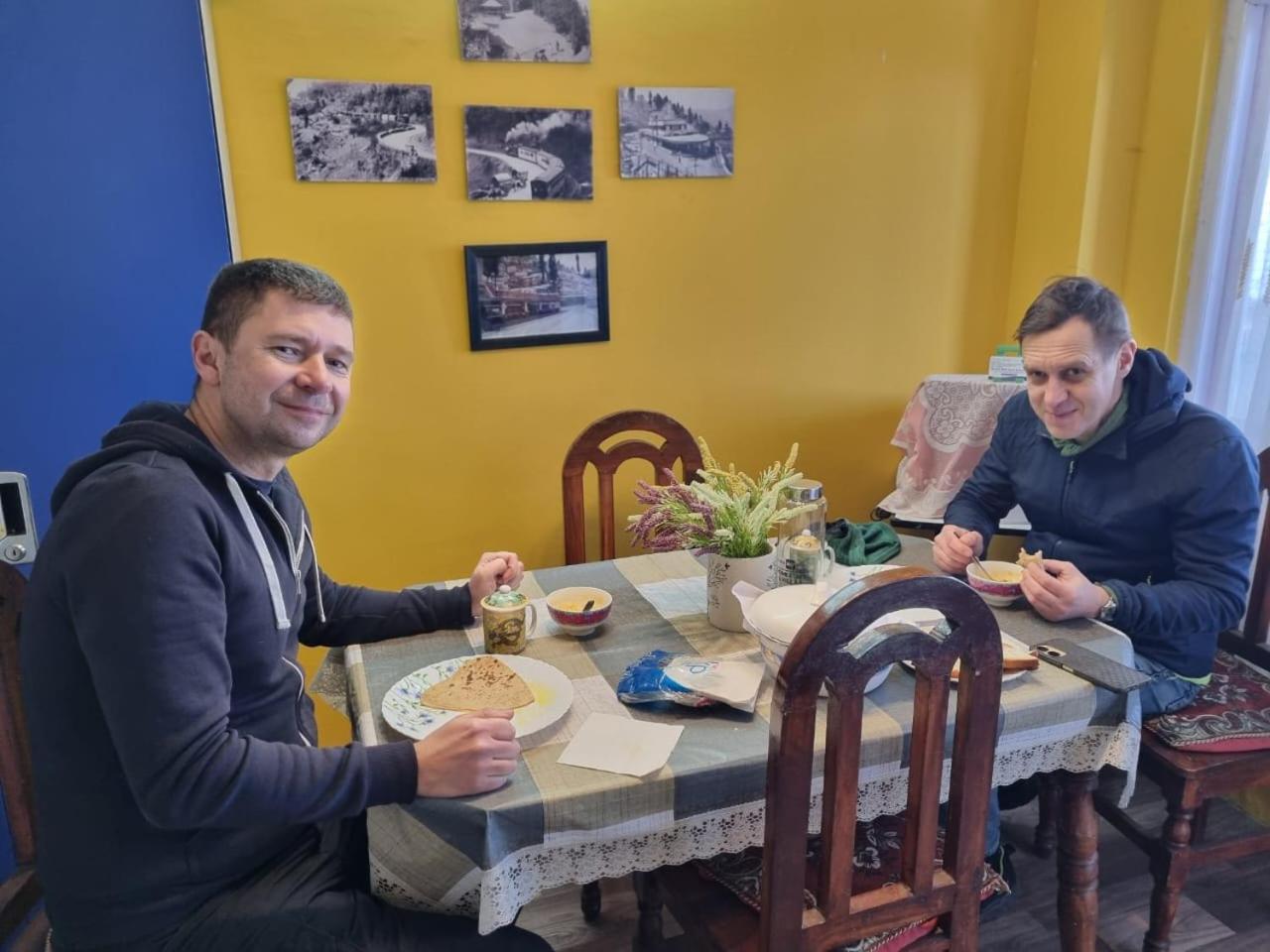 Beverly Hills Home Stay Dardzsiling Kültér fotó